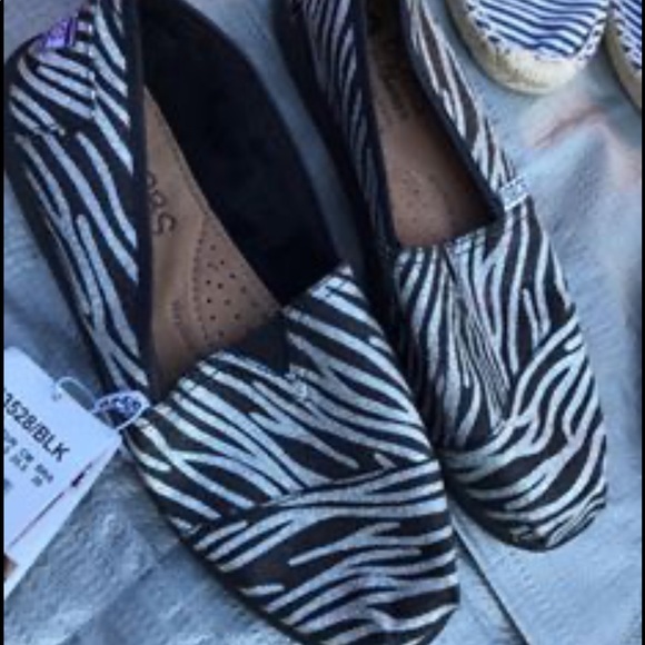 TOMS size 8.5 new never worn still with tags - Picture 2 of 4